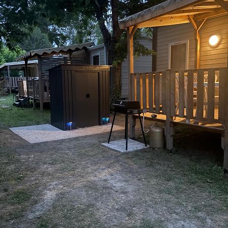 Mobil-Home 6 Personnes Chez Maylia Cadenet Exterior photo