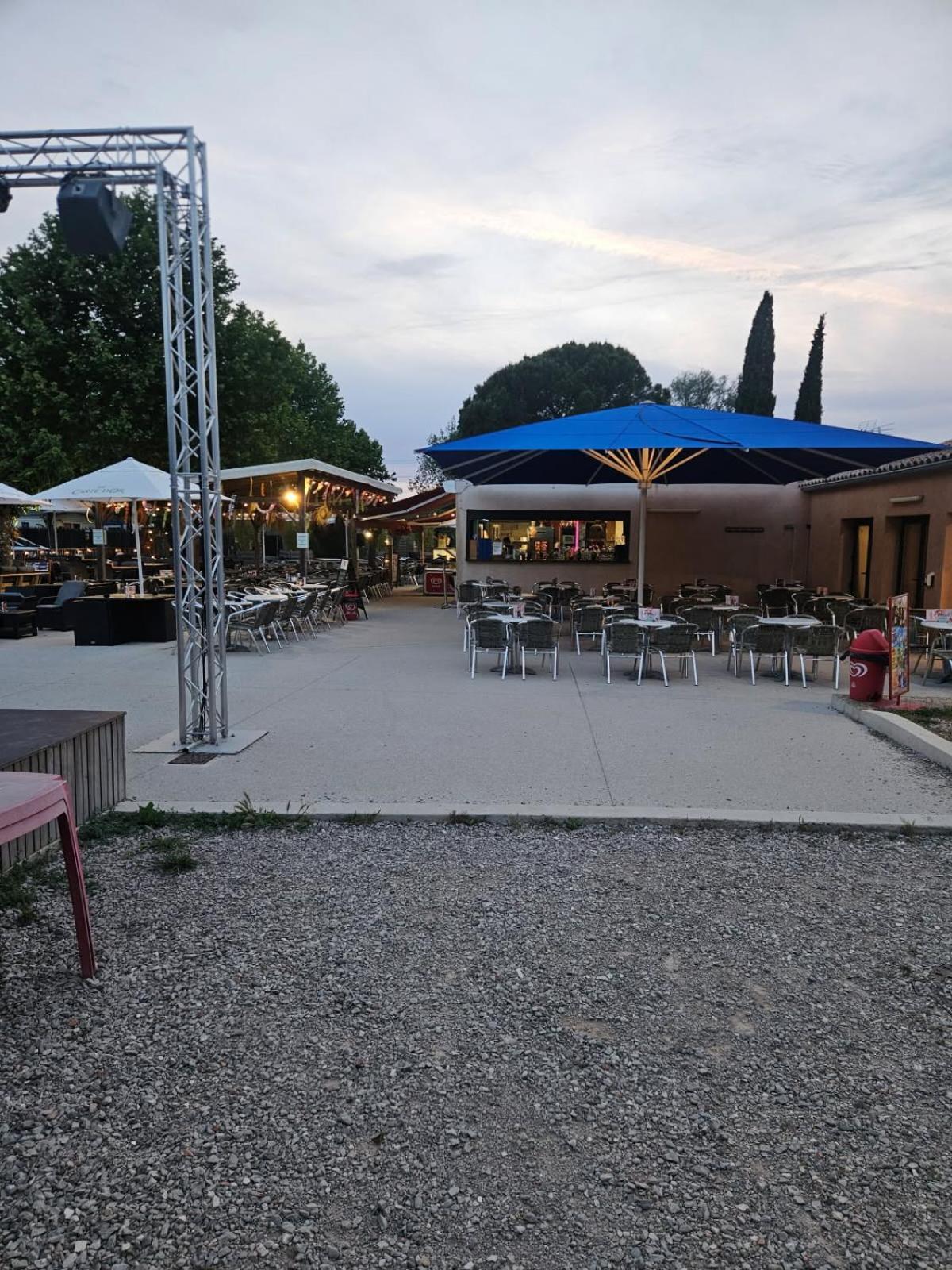 Mobil-Home 6 Personnes Chez Maylia Cadenet Exterior photo