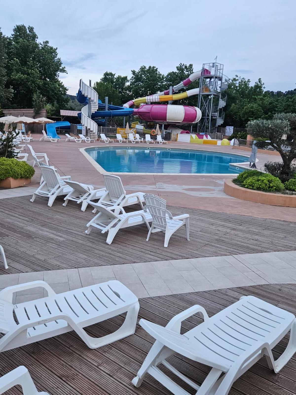 Mobil-Home 6 Personnes Chez Maylia Cadenet Exterior photo