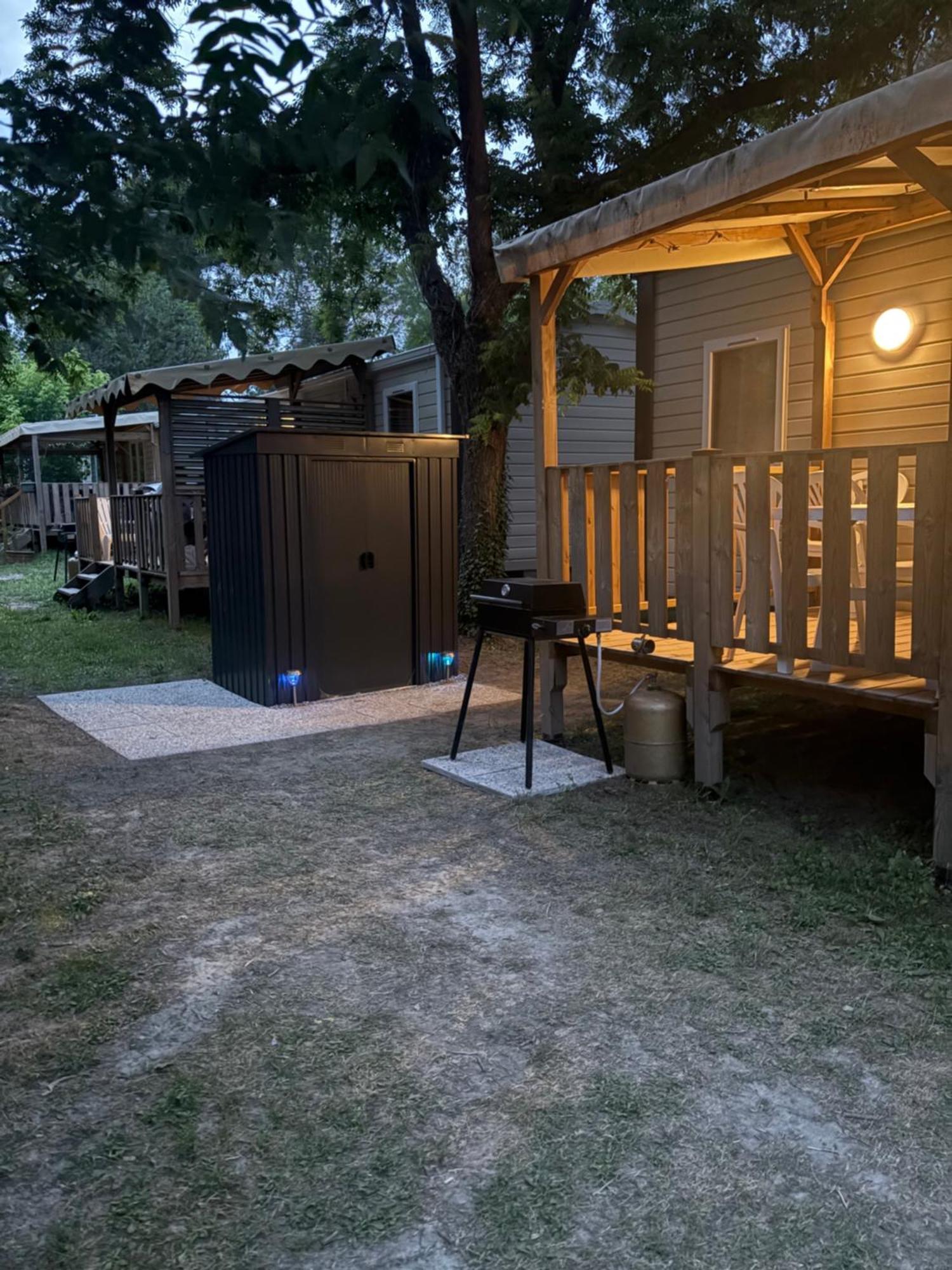 Mobil-Home 6 Personnes Chez Maylia Cadenet Exterior photo