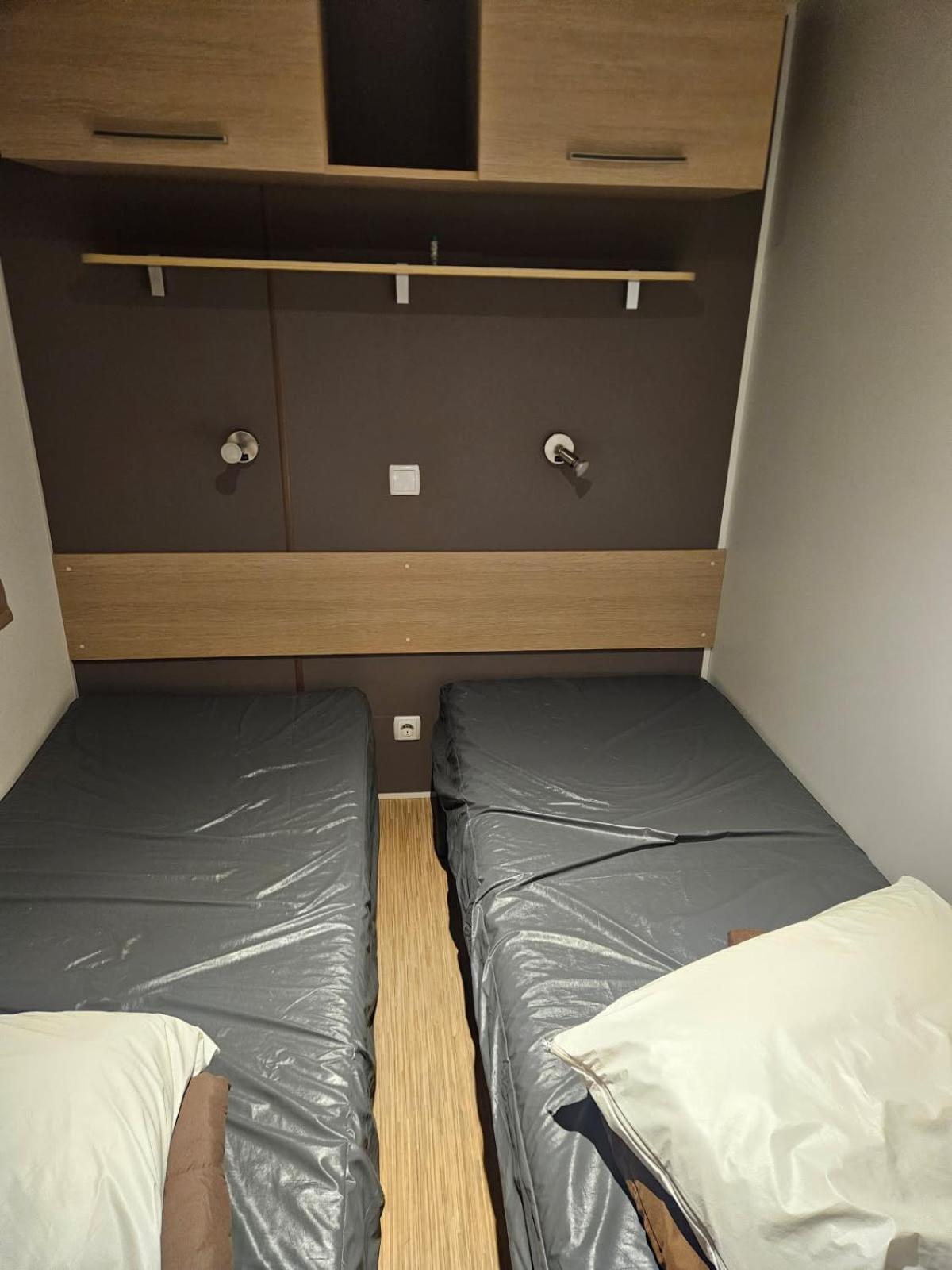 Mobil-Home 6 Personnes Chez Maylia Cadenet Exterior photo