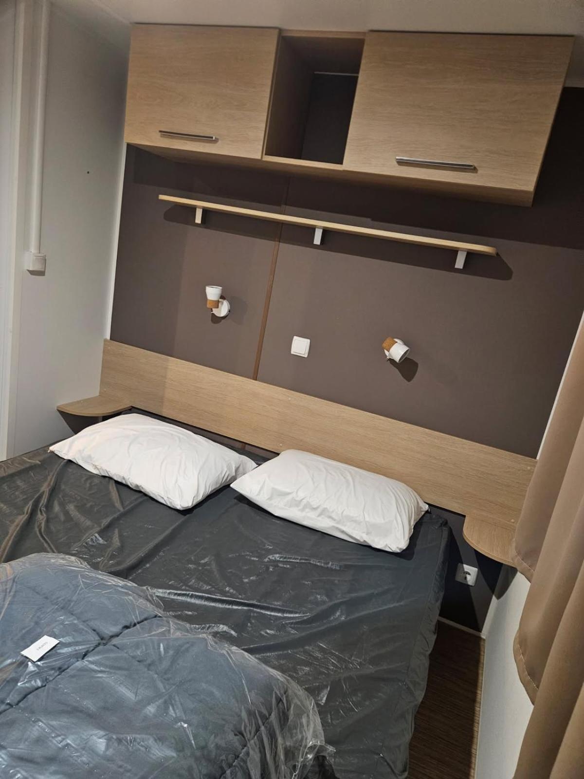 Mobil-Home 6 Personnes Chez Maylia Cadenet Exterior photo